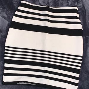 Black/white skirt